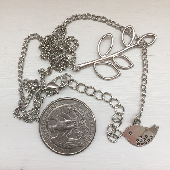 ⚜️[𝟯/$𝟭𝟯]⚜️Silver Dainty Leaf Dove Necklace New - Picture 7 of 8